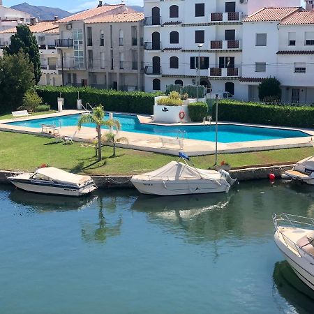 Port Sotavent 2C - Apartamento En La Marina De Empuriabrava - Piscina Comunitaria, - Parking - Vistas Al Canal - Cerca Centro Y Playa Dış mekan fotoğraf